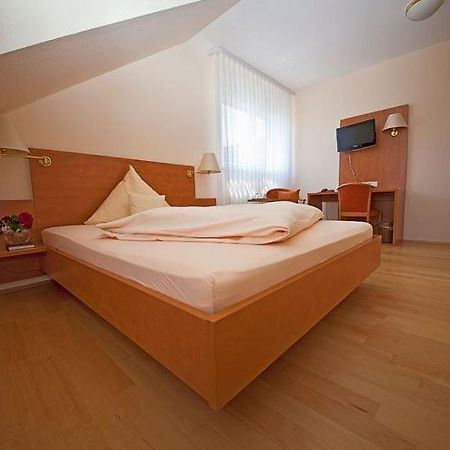 Hotel & Restaurant Krone Waldbronn Esterno foto