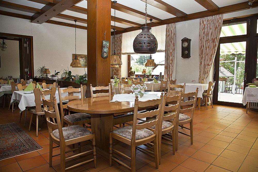 Hotel & Restaurant Krone Waldbronn Esterno foto