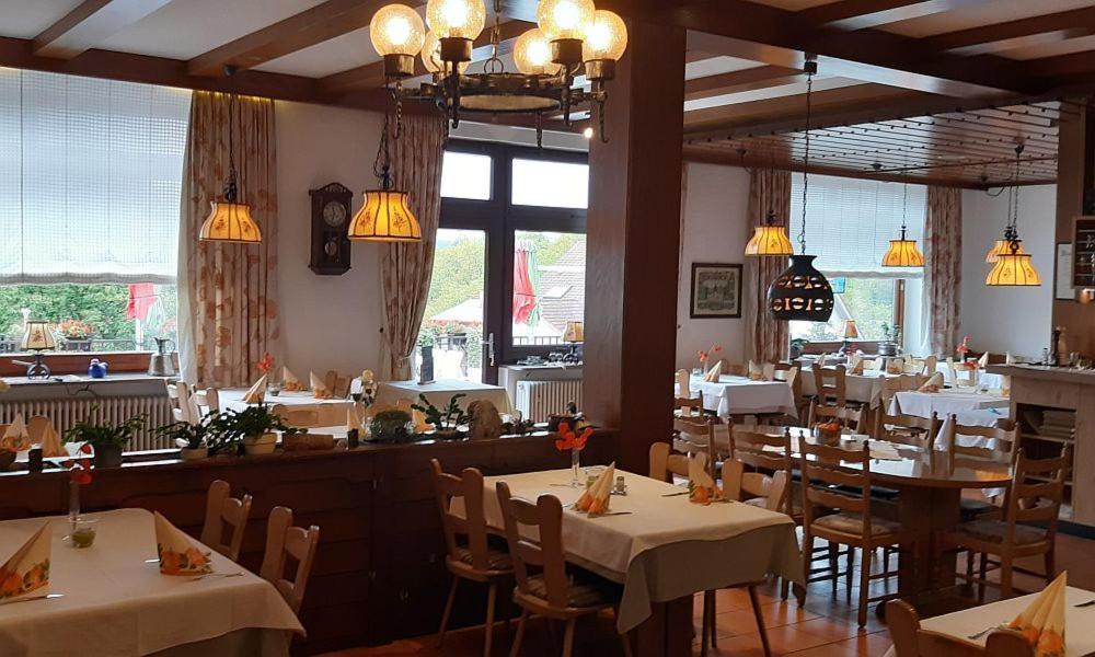Hotel & Restaurant Krone Waldbronn Esterno foto